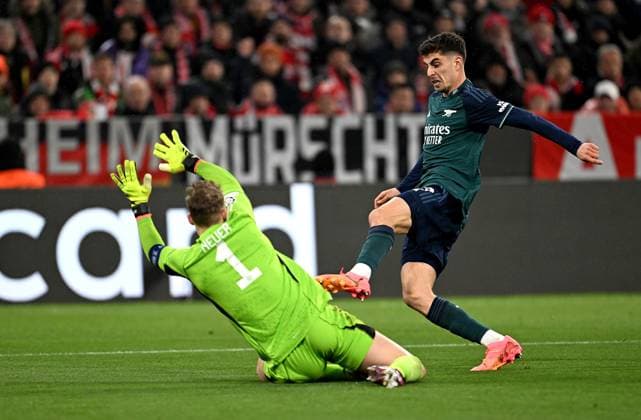 FOOTBALL CHAMPIONS LEAGUE SEASON 2023 2024 Quarter-final second leg FC Bayern Muenchen FC Arsenal London 17 04 2024 Goalkeeper Manuel Neuer left, FC Bayern Muenchen vs Kai Havertz right, FC Arsenal London