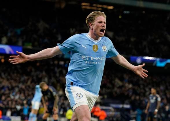 Manchester, England, 17th April 2024. Kevin De Bruyne of Manchester City celebrates scoring the equalising goal (1-1) during the UEFA Champions League Quarter Final 2nd Leg match at the Etihad Stadium, Manchester. Picture credit should read: Andrew Yates Sportimage EDITORIAL USE ONLY. No use with unauthorised audio, video, data, fixture lists, club league logos or live services. Online in-match use limited to 120 images, no video emulation. No use in betting, games or single club league player publications. SPI-3082-0086