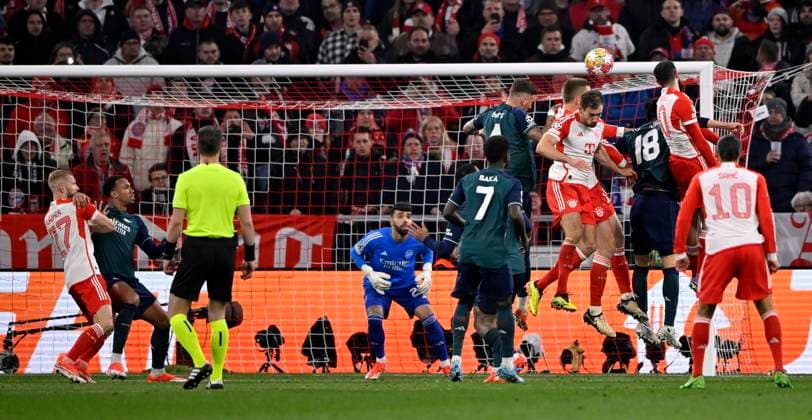 Penalty area scene, Goal area scene header duel duel action Leon Goretzka FC Bayern Muenchen FCB 08 Takehiro Tomiyasu FC Arsenal 18 Goalkeeper David Raya FC Arsenal 22 Referee Referee Danny Makkelie NED FC Bayern Muenchen FCB vs FC Arsenal quarter-final second leg 17 04 2024 DFL REGULATIONS PROHIBIT ANY USE OF PHOTOGRAPHS AS IMAGE SEQUENCES AND OR QUASI VIDEO FC Bayern Muenchen FCB vs FC Arsenal