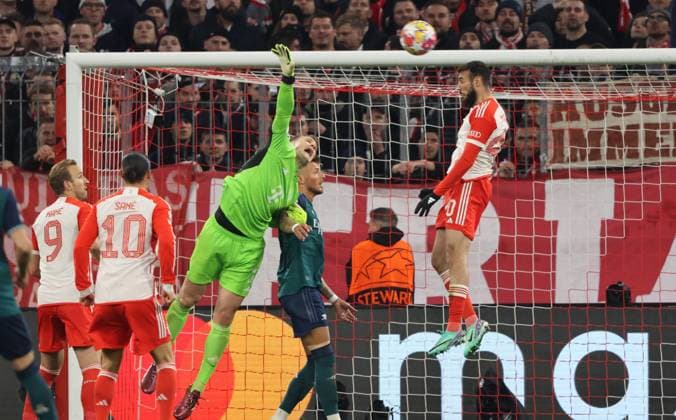 Bayerns 1 goalkeeper Manuel NEUER and Bayerns 40 Noussair MAZRAOUI Football, Bayern Munich Arsenal London Football, UEFA Champions League, FC Bayern Munich FC Arsenal London, quarter-final, second leg, 2023 2024 season On 17 04 2024, in Munich, Germany, A L L I A N Z A R E N A Source Copyright Credit Oryk HAIST xFUSSBALL-BAYERN-ARSENALx