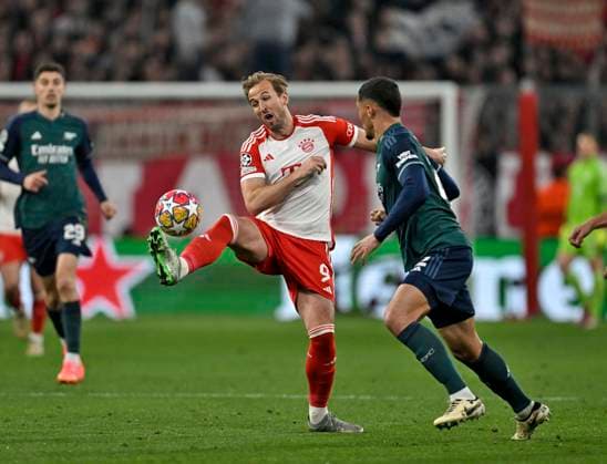 17 04 2024, Football UEFA Champions League 2023 2024 quarter-finals, FC Bayern Munich FC Arsenal London, at the Allianz Arena Munich Harry Kane FC Bayern Munich prevails DFL and DFB regulations prohibit any use of photographs as image sequences and or quasi video