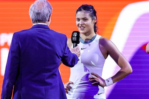 Emma Raducanu GBR win the match, wins the match against Angelique Kerber GER Emma at the winner interview Emma Raducanu GBR vs Angelique Kerber GER GER Porsche Tennis Grand Prix GP Stuttgart 2024, Porsche Arena, 17 04 2024 GER Porsche Tennis Grand Prix GP Stuttgart 2024 Porsche Arena, 17 04 2024 Stuttgart Copyright: xEibner-Pressefoto RogerxBuerkex EP