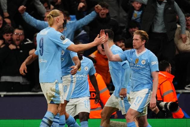 ENG: Manchester City v Real Madrid.UEFA Champions League match. Quarter-finals Kevin De Bruyne of Manchester City celebrates the 1-1 during the UEFA Champions League match, Quarter-finals, second leg, between Manchester City and Real Madrid played at Ethiad Stadium on April 17, 2024 in Manchester Spain. kpng Copyright: xBaguxBlancox xPRESSINPHOTOx PS_240417_008