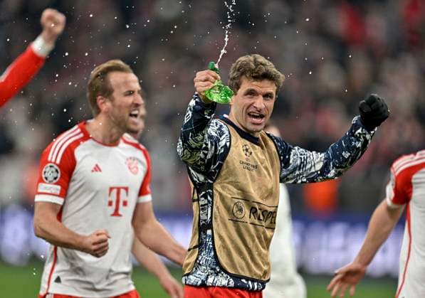 17 04 2024, Football UEFA Championsleague 2023 2024 quarter-finals, FC Bayern Munich FC Arsenal London, in the Allianz Arena Munich Thomas Müller FC Bayern Munich cheers DFL and DFB regulations prohibit any use of photographs as image sequences and or quasi video