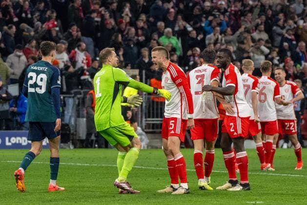 Football, Men, Season 2023 2024, Champions League quarter-final, second leg , FC Bayern Munich Arsenal London, f l Kai Havertz FC Arsenal , Goalkeeper Manuel Neuer FC Bayern Munich , Eric Dier FC Bayern Munich , Min jae Kim FC Bayern Munich , Dayot Upamecano FC Bayern Munich , Konrad Laimer FC Bayern Munich , Joshua Kimmich FC Bayern Munich , Raphael Guerreiro FC Bayern Munich , Cheering after the final whistle, 17 04 2024, Copyright: xMatthiasxKochx