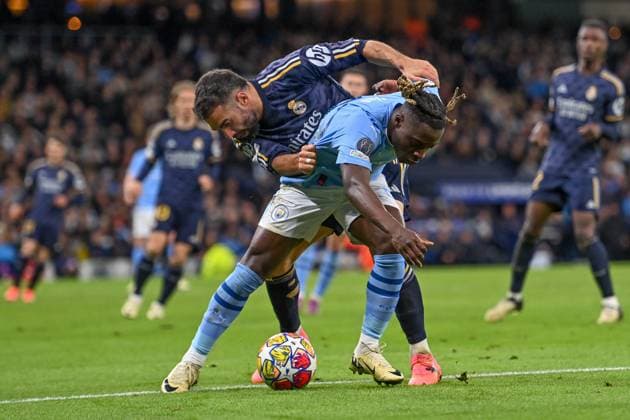 JÃ rÃ my Doku of Manchester City battles for possession with Dani Carvajal of Real Madrid during the UEFA Champions League semi final return leg football match between Manchester City and Real Madrid at the Etihad Stadium in Manchester England (Will Palmer SPP) Copyright: xWillxPalmer SPPx spp-en-WiPa-WP6_9458
