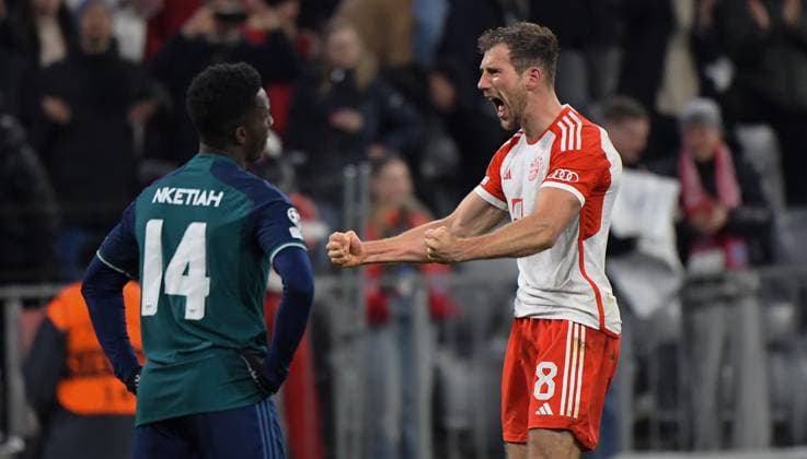 17 04 2024, xemx, Football UEFA Champions League, FC Bayern Muenchen Arsenal London emspor, v l Joshua Kimmich FC Bayern Muenchen Jubel, Torjubel, celebrate the goal, jubiliert über das Tor zum 1 0 DFL DFB REGULATIONS PROHIBIT ANY USE OF PHOTOGRAPHS as IMAGE SEQUENCES and or QUASI VIDEO Muenchen
