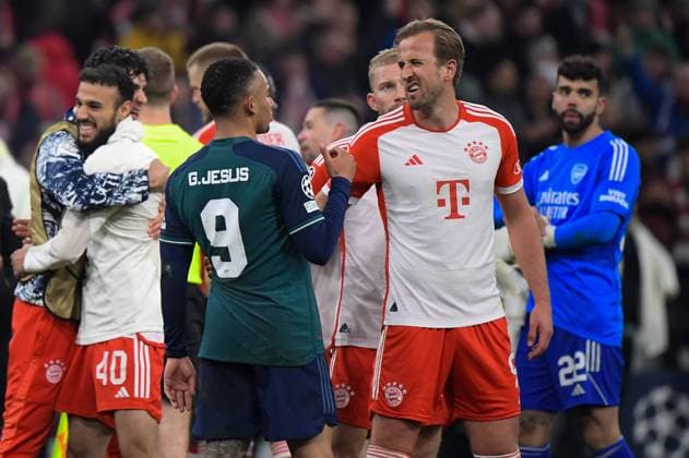 17 04 2024, xemx, Football UEFA Champions League, FC Bayern Muenchen Arsenal London emspor, v l Joshua Kimmich FC Bayern Muenchen Jubel, Torjubel, celebrate the goal, jubiliert über das Tor zum 1 0 DFL DFB REGULATIONS PROHIBIT ANY USE OF PHOTOGRAPHS as IMAGE SEQUENCES and or QUASI VIDEO Muenchen
