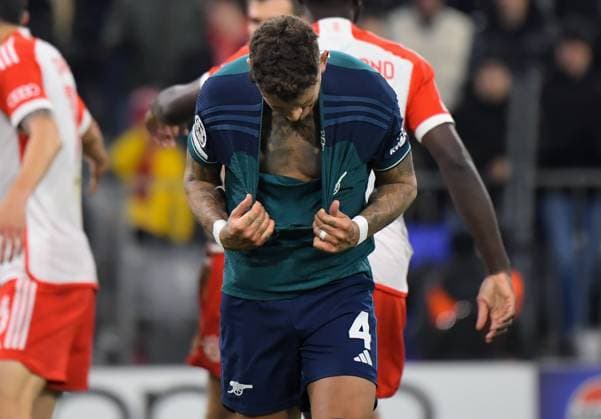 17 04 2024, xemx, football UEFA Champions League, FC Bayern Muenchen Arsenal London emspor, v l team, player, disappointed, looking disappointed after the end of the match, dissapointed at the end of the match DFL DFB REGULATIONS PROHIBIT ANY USE OF PHOTOGRAPHS as IMAGE SEQUENCES and or QUASI VIDEO Muenchen