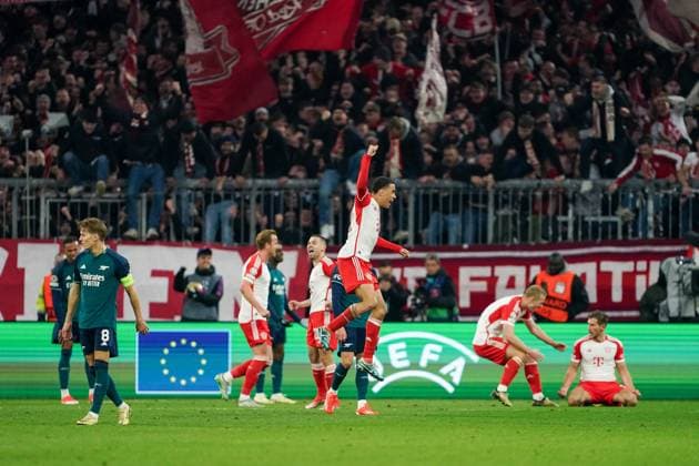 Munich, Germany, April 17th 2024: Players of Bayern Munich celebrate their victory and entry into the semifinal and players of Arsenal look dejected during the UEFA Champions League quarterfinal football match between FC Bayern Munich and Arsenal FC at Allianz Arena in Munich, Germany. (Daniela Porcelli SPP) Copyright: xDanielaxPorcellix xSPPx spp-en-DaPoSp-20240417-DP109142