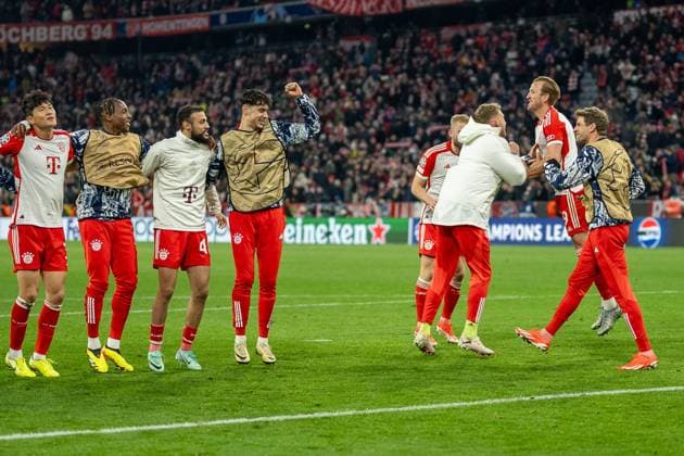 Bayern celebrating after the victory in the Suedkurve, GER, FC Bayern Muenchen FCB vs FC Arsenal ARS , Football, UEFA Champions League, Quarter-final second leg, 2023 2024 season, 17 04 2024, DFB DFL regulations prohibit any use of photographs as image sequences and or quasi video , GER, FC Bayern Muenchen FCB vs FC Arsenal ARS , Football, UEFA Champions League, Quarter-final second leg, 2023 2024 season, 17 04 2024 Muenchen Copyright: xEibner-Pressefoto SaschaxWaltherx EP_EER
