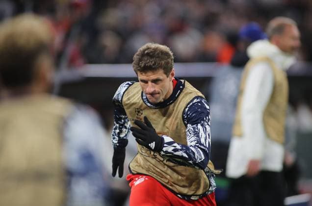 Munich, Germany 17 April 2024 Football, Men, Champions League, 2023 2024 season, quarter-final second leg, FC Bayern Munich FC Arsenal, Allianz Arena Thomas Müller, Mueller FC Bayern Munich warming up, sprinting