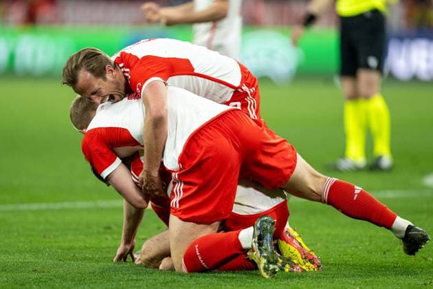 Eric Dier FC Bayern Muenchen, 15 and Harry Kane FC Bayern Muenchen, 09 cheering, positive emotions GER, FC Bayern Muenchen FCB vs FC Arsenal ARS , Football, UEFA Champions League, quarter-final second leg, 2023 2024 season, 17 04 2024, DFB DFL regulations prohibit any use of photographs as image sequences and or quasi video , GER, FC Bayern Muenchen FCB vs FC Arsenal ARS , Fußball, UEFA Champions League, Viertelfinal Rueckspiel, Saison 2023 2024, 17 04 2024 Muenchen Copyright: xEibner-Pressefoto SaschaxWaltherx EP_EER