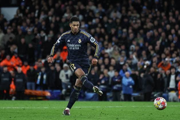UEFA Champions League Quarter Final Manchester City v Real Madrid Jude Bellingham of Real Madrid scores his penalty during the UEFA Champions League Quarter Final Manchester City vs Real Madrid at Etihad Stadium, Manchester, United Kingdom, 17th April 2024 (Photo by Mark Cosgrove News Images) Manchester Etihad Stadium Manchester United, ManU Kingdom Copyright: xMarkxCosgrove NewsxImagesx