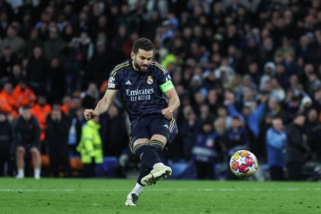 UEFA Champions League Quarter Final Manchester City v Real Madrid Nacho Fernandez of Real Madrid scores his penalty during the UEFA Champions League Quarter Final Manchester City vs Real Madrid at Etihad Stadium, Manchester, United Kingdom, 17th April 2024 (Photo by Mark Cosgrove News Images) Manchester Etihad Stadium Manchester United, ManU Kingdom Copyright: xMarkxCosgrove NewsxImagesx
