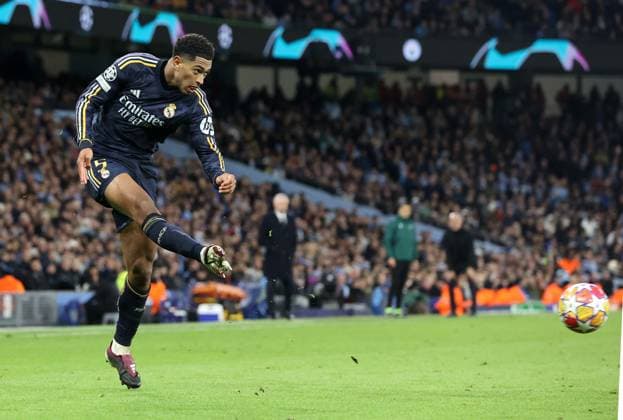 17th April 2024; Etihad Stadium, Manchester, England; Champions League Football, Quarter Final, Manchester City versus Real Madrid; Jude Bellingham of Real Madrid crosses the ball  ActionPlus12631505 DavidxBlunsden