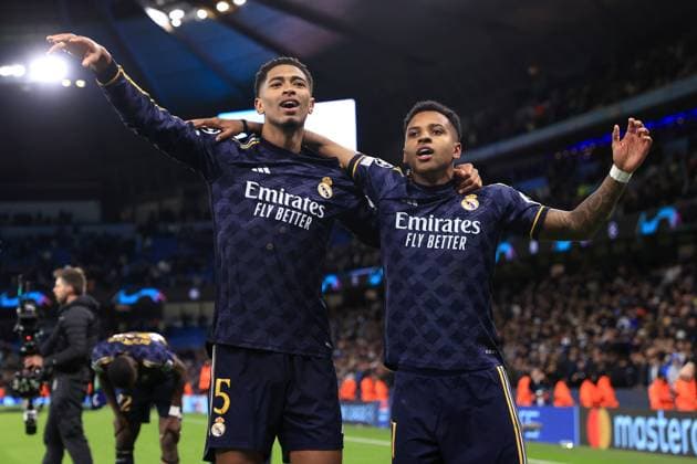 Fußball UEFA-Champions-League-Viertelfinale 2. Spiel Manchester City gegen Real Madrid 17. April 2024 UEFA-Champions-League-Viertelfinale 2. Spiel Manchester City gegen Real Madrid Jude Bellingham und Rodrygo von Real Madrid feiern ihren Sieg Foto Simon Stacpoole Abseits Manchester UK  Copyright: xSimonxStacpoolexOffside