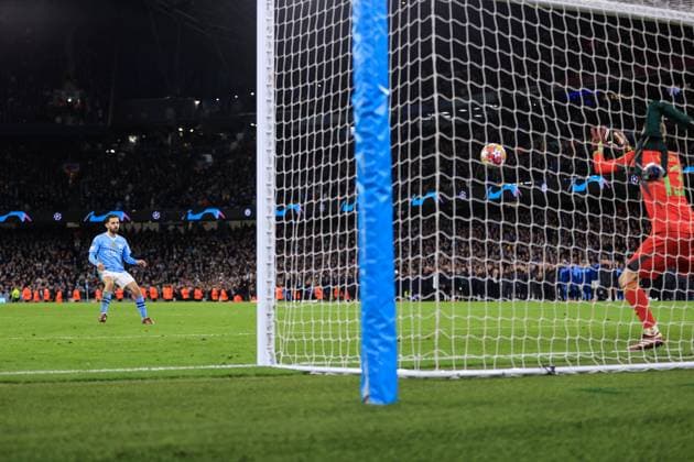 Fußball UEFA-Champions-League-Viertelfinale, 2. Spiel Manchester City gegen Real Madrid 17. April 2024 UEFA-Champions-League-Viertelfinale, 2. Spiel Manchester City gegen Real Madrid Bernardo Silva von Manchester City wird im Elfmeterschießen geschont Foto Simon Stacpoole Abseits Manchester UK  Copyright: xSimonxStacpoolexOffside