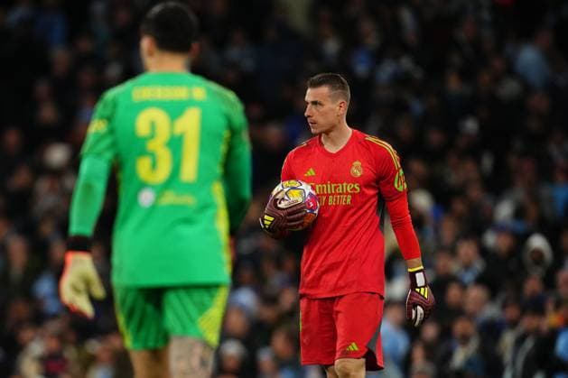 ENG: Manchester City v Real Madrid.UEFA Champions League match. Quarter-finals Andriy Lunin of Real Madrid during the UEFA Champions League match, Quarter-finals, second leg, between Manchester City and Real Madrid played at Ethiad Stadium on April 17, 2024 in Manchester Spain. kpng Copyright: xBaguxBlancox xPRESSINPHOTOx PS_240417_101