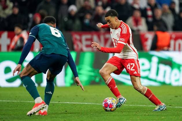 Munich, Germany, April 17th 2024: Jamal Musiala (42 Bayern Munich) attacks against Gabriel (6 Arsenal) during the UEFA Champions League quarterfinal football match between FC Bayern Munich and Arsenal FC at Allianz Arena in Munich, Germany. (Daniela Porcelli SPP) Copyright: xDanielaxPorcellix xSPPx spp-en-DaPoSp-20240417-DP109080