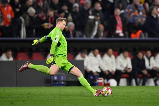 Goalkeeper Manuel Neuer FC Bayern Muenchen FCB 01 Action on the ball FC Bayern Muenchen FCB vs FC Arsenal quarter-final second leg 17 04 2024 DFL REGULATIONS PROHIBIT ANY USE OF PHOTOGRAPHS AS IMAGE SEQUENCES AND OR QUASI VIDEO FC Bayern Muenchen FCB vs FC Arsenal