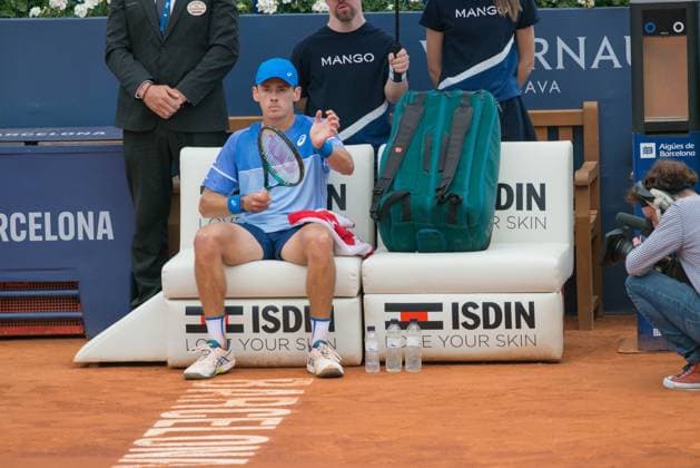 April 17, 2024: ALEX DE MINAUR during a match against RAFAEL NADAL in the Barcelona Open Banc Sabadell 2024. This was announced by RAFAEL NADAL as probably his last participation in the Barcelona Open Banc Sabadell. ALEX DE MINAUR won the match 7-5 6-1. - ZUMAr159 20240417_aap_r159_017 Copyright: xPatriciaxRodriguesx