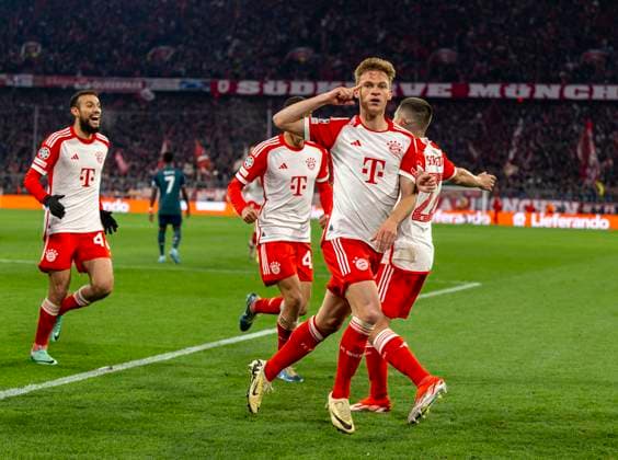 17 04 2024, Football UEFA Champions League 2023 2024 quarter-finals, FC Bayern Munich FC Arsenal London, at the Allianz Arena Munich Goal celebration Joshua Kimmich re, FC Bayern Munich , Jamal Musiala FC Bayern Munich , Raphael Guerreiro FC Bayern Munich , Noussair Mazraoui FC Bayern Munich