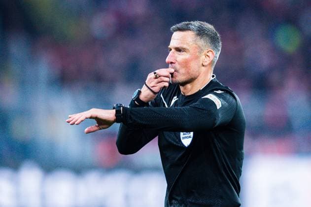 16 04 2024 Football, 2023 2024, UEFA Champions League, Quarter-finals, Borussia Dortmund Atletico Madrid Slavko Vincic Referee