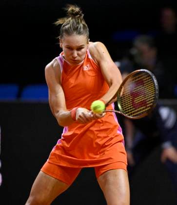 Veronika Kudermetova RUS Action Tennis Ladies Porsche Cup Porsche Tennis Grand Prix GP Stuttgart 2024 Porsche Arena 18 04 2024 DFL REGULATIONS PROHIBIT ANY USE OF PHOTOGRAPHS AS IMAGE SEQUENCES AND OR QUASI VIDEO Porsche Tennis Grand Prix GP Stuttgart 2024