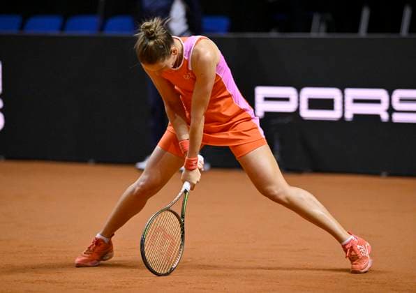 Veronika Kudermetova RUS disappointed Tennis Ladies Porsche Cup Porsche Tennis Grand Prix GP Stuttgart 2024 Porsche Arena 18 04 2024 DFL REGULATIONS PROHIBIT ANY USE OF PHOTOGRAPHS AS IMAGE SEQUENCES AND OR QUASI VIDEO Porsche Tennis Grand Prix GP Stuttgart 2024