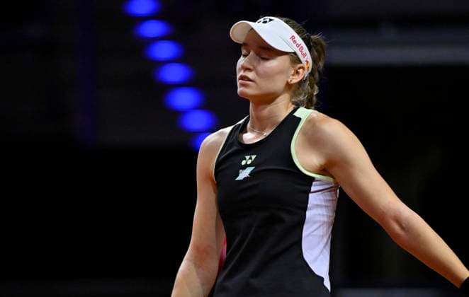 Elena Rybakina KAZ disappointed Gesture Gesture Tennis Ladies Porsche Cup Porsche Tennis Grand Prix GP Stuttgart 2024 Porsche Arena 18 04 2024 DFL REGULATIONS PROHIBIT ANY USE OF PHOTOGRAPHS AS IMAGE SEQUENCES AND OR QUASI VIDEO Porsche Tennis Grand Prix GP Stuttgart 2024