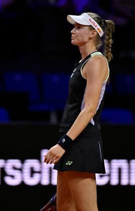 Elena Rybakina KAZ disappointed Gesture Gesture Tennis Ladies Porsche Cup Porsche Tennis Grand Prix GP Stuttgart 2024 Porsche Arena 18 04 2024 DFL REGULATIONS PROHIBIT ANY USE OF PHOTOGRAPHS AS IMAGE SEQUENCES AND OR QUASI VIDEO Porsche Tennis Grand Prix GP Stuttgart 2024