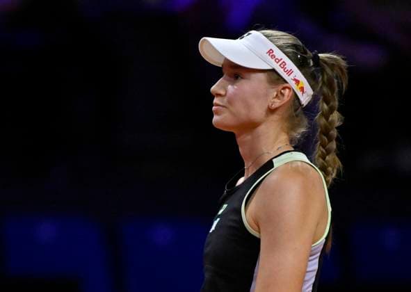 Elena Rybakina KAZ disappointed Gesture Gesture Tennis Ladies Porsche Cup Porsche Tennis Grand Prix GP Stuttgart 2024 Porsche Arena 18 04 2024 DFL REGULATIONS PROHIBIT ANY USE OF PHOTOGRAPHS AS IMAGE SEQUENCES AND OR QUASI VIDEO Porsche Tennis Grand Prix GP Stuttgart 2024