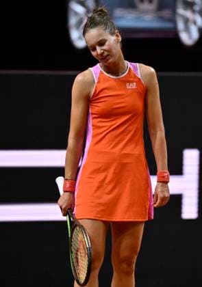 Veronika Kudermetova RUS disappointed Gesture Gesture Tennis Ladies Porsche Cup Porsche Tennis Grand Prix GP Stuttgart 2024 Porsche Arena 18 04 2024 DFL REGULATIONS PROHIBIT ANY USE OF PHOTOGRAPHS AS IMAGE SEQUENCES AND OR QUASI VIDEO Porsche Tennis Grand Prix GP Stuttgart 2024