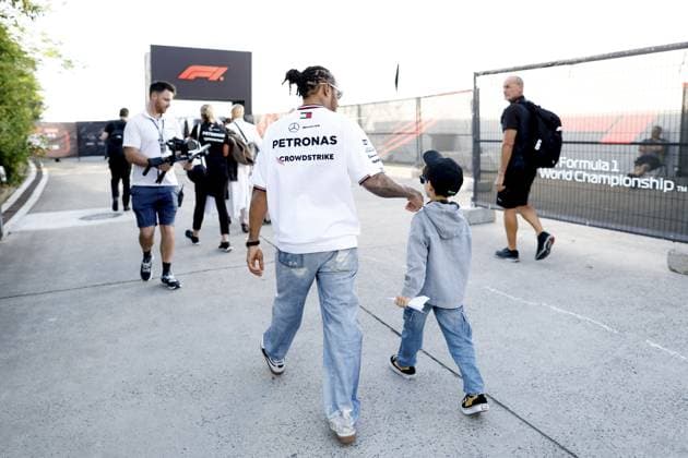 HAMILTON Lewis (gbr), Mercedes AMG F1 Team W15, portrait during the Formula 1 Lenovo Chinese Grand Prix 2024, 5th round of the 2024 Formula One World Championship, WM, Weltmeisterschaft from April 19 to 21, 2024 on the Shanghai International Circuit, in Shanghai, China - F1 - CHINESE GRAND PRIX 2024 DPPI Panoramic  240418_R05_CHINA_DP_894323