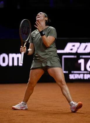 Ons Jabeur TUN Gesture Gesture Gesture Gesture gesture disappointed Tennis Ladies Porsche Cup Porsche Tennis Grand Prix GP Stuttgart 2024 Porsche Arena 18 04 2024 DFL REGULATIONS PROHIBIT ANY USE OF PHOTOGRAPHS AS IMAGE SEQUENCES AND OR QUASI VIDEO Porsche Tennis Grand Prix GP Stuttgart 2024