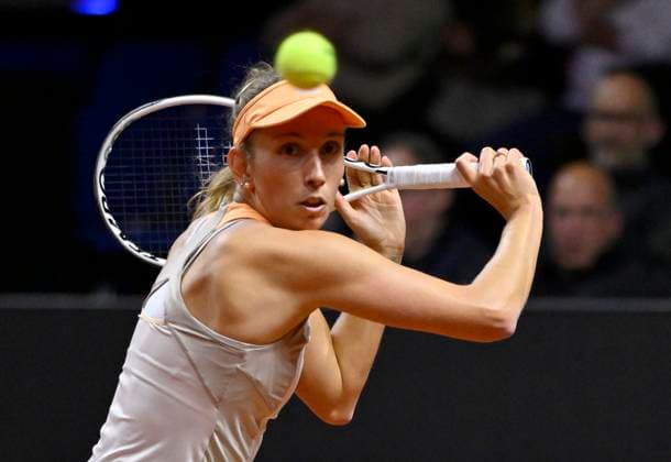 Elise Mertens BEL Action Tennis Ladies Porsche Cup Porsche Tennis Grand Prix GP Stuttgart 2024 Porsche Arena 18 04 2024 DFL REGULATIONS PROHIBIT ANY USE OF PHOTOGRAPHS AS IMAGE SEQUENCES AND OR QUASI VIDEO Porsche Tennis Grand Prix GP Stuttgart 2024