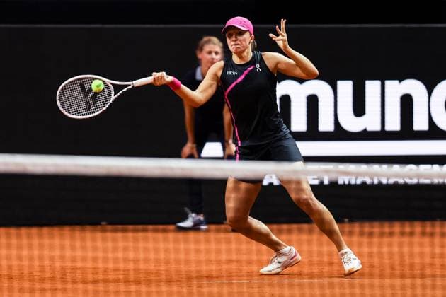 Iga Swiatek POL Iga Swiatek POL vs Elise Mertens BEL GER Porsche Tennis Grand Prix GP Stuttgart 2024, Porsche Arena, 18 04 2024 GER Porsche Tennis Grand Prix GP Stuttgart 2024 Porsche Arena, 18 04 2024 Stuttgart Copyright: xEibner-Pressefoto RogerxBuerkex EP