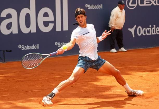 Barcelona Open Banc Sabadell 2024 - Day Four Tomas Martin Etcheverry is playing against Brandon Nakashima in the round of 16 of the Barcelona Open Banc Sabadell, 71st Conde de Godo Trophy, at the Real Club de Tennis Barcelona 1899 in Barcelona, Spain, on April 18, 2024. Barcelona Barcelona Spain  Copyright: xUrbanandsportx originalFilename:urbanandsport-barcelon240418_npL2t.jpg