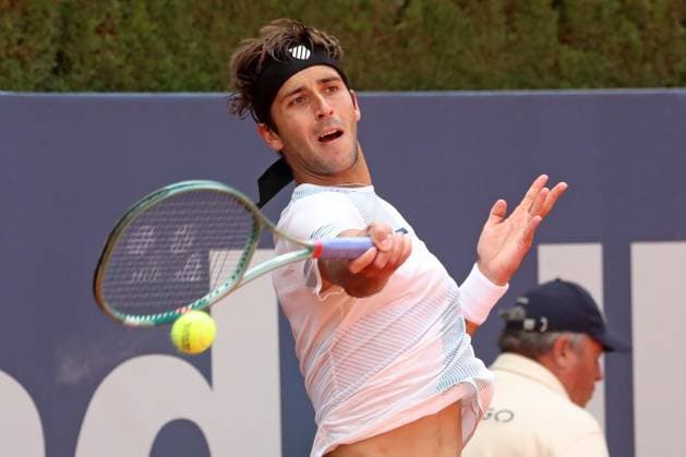 Barcelona Open Banc Sabadell 2024 - Day Four Tomas Martin Etcheverry is playing against Brandon Nakashima in the round of 16 of the Barcelona Open Banc Sabadell, 71st Conde de Godo Trophy, at the Real Club de Tennis Barcelona 1899 in Barcelona, Spain, on April 18, 2024. Barcelona Barcelona Spain  Copyright: xUrbanandsportx originalFilename:urbanandsport-barcelon240418_npXJZ.jpg