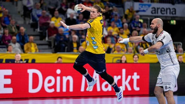from left Juri Knorr RNL, 10 , Adrian Sipos MTM, 8 , during jump shot, throw, goal shot, action, action scene, 18 04 2024, Mannheim Germany , Handball, Bundesliga, Rhein Neckar Löwen MT Melsungen xozx