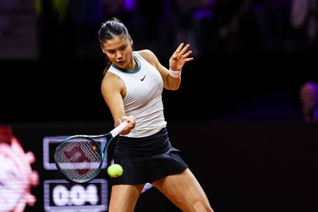 Emma Raducanu GBR Emma Raducanu GBR vs Linda Noskova CZE GER Porsche Tennis Grand Prix GP Stuttgart 2024, Porsche Arena, 18 04 2024 GER Porsche Tennis Grand Prix GP Stuttgart 2024 Porsche Arena, 18 04 2024 Stuttgart Copyright: xEibner-Pressefoto RogerxBuerkex EP