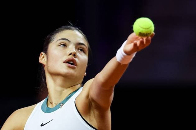 Emma Raducanu GBR Emma Raducanu GBR vs Linda Noskova CZE GER Porsche Tennis Grand Prix GP Stuttgart 2024, Porsche Arena, 18 04 2024 GER Porsche Tennis Grand Prix GP Stuttgart 2024 Porsche Arena, 18 04 2024 Stuttgart Copyright: xEibner-Pressefoto RogerxBuerkex EP