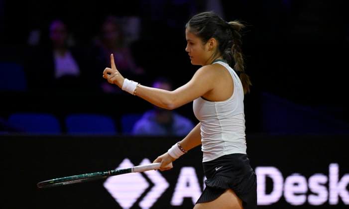 Emma Raducanu GBR Gesture Gesture Tennis Ladies Porsche Cup Porsche Tennis Grand Prix GP Stuttgart 2024 Porsche Arena 18 04 2024 DFL REGULATIONS PROHIBIT ANY USE OF PHOTOGRAPHS AS IMAGE SEQUENCES AND OR QUASI VIDEO Porsche Tennis Grand Prix GP Stuttgart 2024
