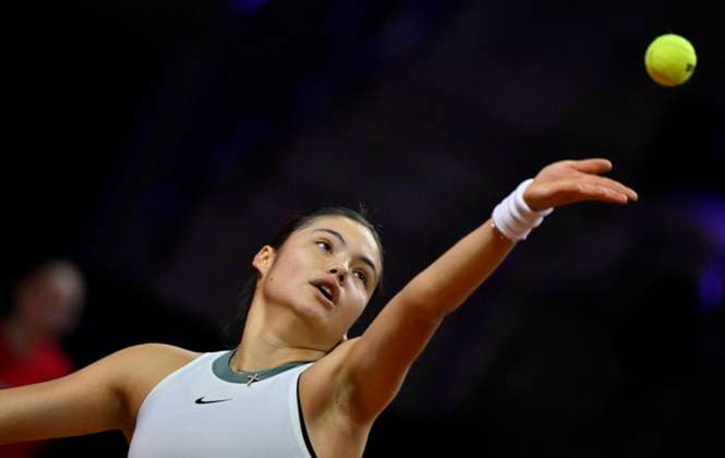 Emma Raducanu GBR Action Serve Tennis Ladies Porsche Cup Porsche Tennis Grand Prix GP Stuttgart 2024 Porsche Arena 18 04 2024 DFL REGULATIONS PROHIBIT ANY USE OF PHOTOGRAPHS AS IMAGE SEQUENCES AND OR QUASI VIDEO Porsche Tennis Grand Prix GP Stuttgart 2024