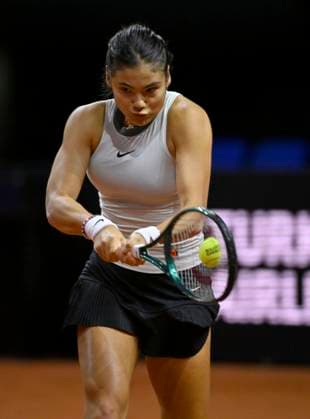 Emma Raducanu GBR Action Tennis Ladies Porsche Cup Porsche Tennis Grand Prix GP Stuttgart 2024 Porsche Arena 18 04 2024 DFL REGULATIONS PROHIBIT ANY USE OF PHOTOGRAPHS AS IMAGE SEQUENCES AND OR QUASI VIDEO Porsche Tennis Grand Prix GP Stuttgart 2024