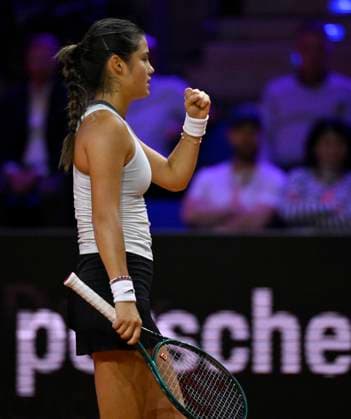 Emma Raducanu GBR Cheering Joy Emotion Gesture Gesture Tennis Ladies Porsche Cup Porsche Tennis Grand Prix GP Stuttgart 2024 Porsche Arena 18 04 2024 DFL REGULATIONS PROHIBIT ANY USE OF PHOTOGRAPHS AS IMAGE SEQUENCES AND OR QUASI VIDEO Porsche Tennis Grand Prix GP Stuttgart 2024