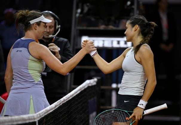 after the end of the match Linda Noskova CZE congratulates Emma Raducanu GBR Gesture Gesture Tennis Ladies Porsche Cup Porsche Tennis Grand Prix GP Stuttgart 2024 Porsche Arena 18 04 2024 DFL REGULATIONS PROHIBIT ANY USE OF PHOTOGRAPHS AS IMAGE SEQUENCES AND OR QUASI VIDEO Porsche Tennis Grand Prix GP Stuttgart 2024