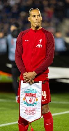 Football - UEFA Europa League - Quarter-Final 2nd Leg - BC Atalanta v Liverpool FC BERGAMO, ITALY - Thursday, April 18, 2024: Liverpool s captain Virgil van Dijk before the UEFA Europa League Quarter-Final 2nd Leg match between BC Atalanta and Liverpool FC at the Stadio Atleti Azzurri d Italia. (Photo by David Rawcliffe Propaganda) BERGAMO Stadio Atleti Azzurri d Italia LOMBARDY ITALY  Copyright: xDavidxRawcliffex P2024-04-18-Atalanta_Liverpool-25