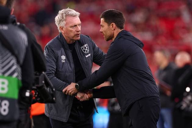 18th April 2024; London Stadium, London, England; Europa League Football, Quarter Final, Second Leg, West Ham United versus Bayer Leverkusen; West Ham United Manager David Moyes greets Bayer Leverkusen Manager Xabi Alonso  ActionPlus12631736 ShaunxBrooks
